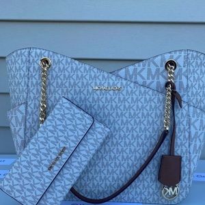 Michael Khors Purse and wallet set